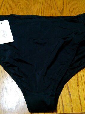 BLACK SWIM BOTTOM MATERNITY ISABEL NEW WITHOUT TAGS SIZE MED